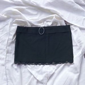 lace trim mini skirt w/ belt buckle
